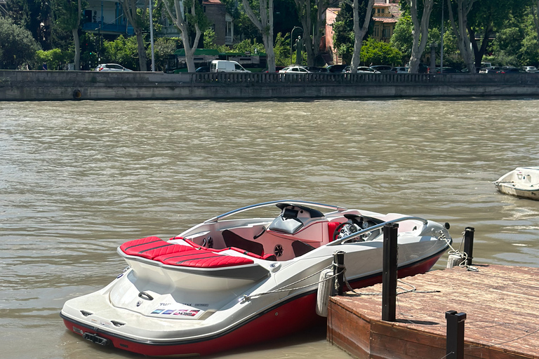 Tour en bateau à Tbilissi : Excursion privée en bateau dans la vieille villeTbilissi : Promenade privée et mémorable en bateau sur la rivière dans la vieille ville