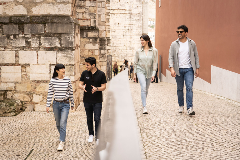 Lisbona: Il fascino dell&#039;Alfama, le tapas, il vino e la crociera in barca al tramontoGuida spagnola