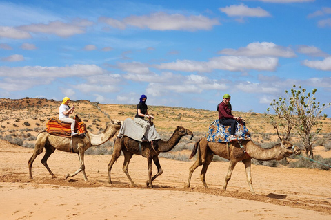 Au départ d&#039;Agadir : Safari en jeep dans le désert avec déjeuner et promenade à dos de chameauDépart de Taghazout