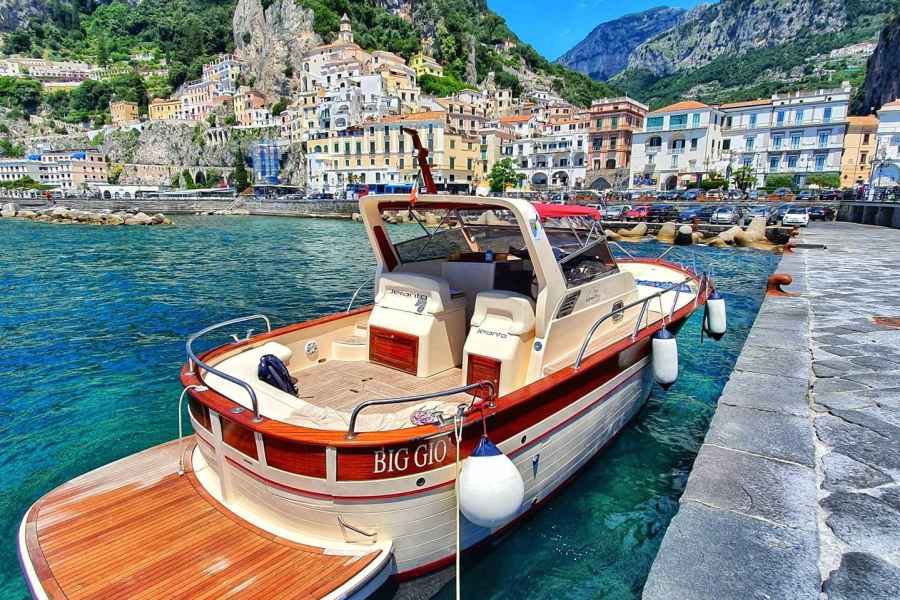 Von Sorrento aus: Positano und Amalfi Bootsfahrt mit Transfer. Foto: GetYourGuide