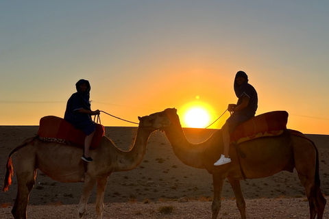 Excursion dans le désert d'Agafay, les montagnes de l'Atlas et à dos de chameau à Marrakech