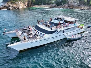 Puerto Vallarta: Yelapa Mega Yacht Cruise