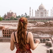 Des d'Agra: visita sense cues al Taj Mahal i al fort d'Agra | GetYourGuide