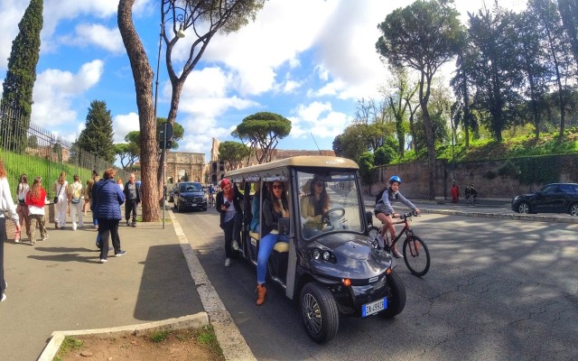 Visit Rome Golf Cart Tour through the City with Local Guide in Rome