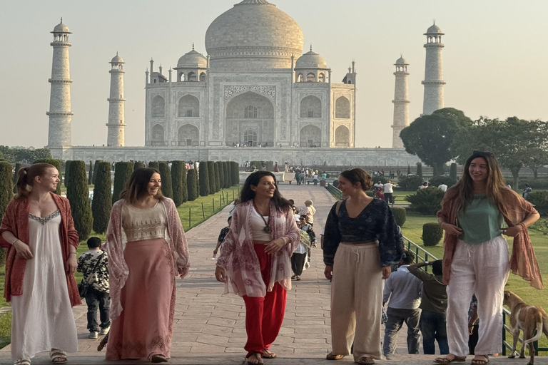 Von Delhi: Sonnenaufgang Taj Mahal und Agra Fort Tour mit AC Auto