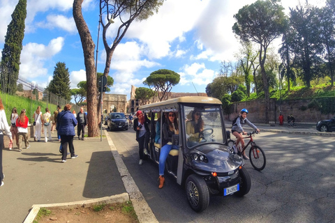 Roma: Tour noturno pela cidade em um carrinho de golfeRoma: Passeio noturno particular pela cidade em um carrinho de golfe