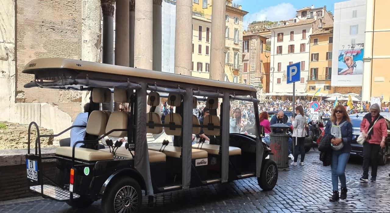 Rom: Nachttour durch die Stadt mit dem Golfwagen