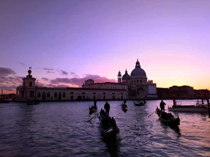 Venecia: Paseo privado de 60 minutos en góndola por el Gran Canal ...