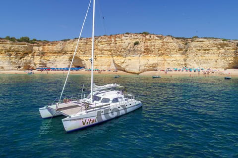 Vilamoura: crociera turistica guidata con barbecue sulla spiaggia e bevande