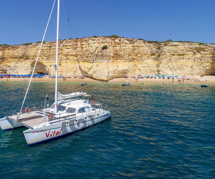 Vilamoura: Guided Sightseeing Cruise with Beach BBQ & Drinks