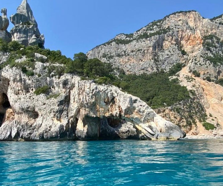 Tortolì: Crociera Golfo di Orosei con Aperitivo e Soste Bagno