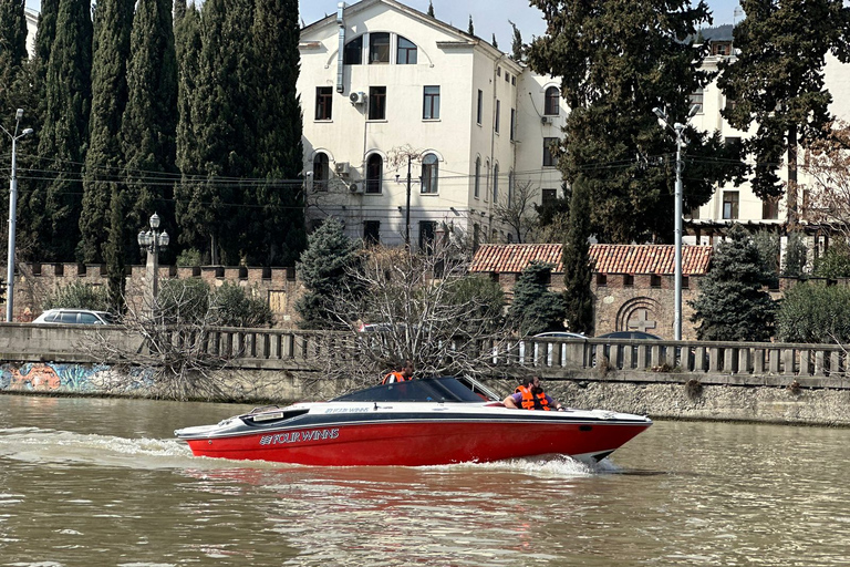 Tour en bateau à Tbilissi : Excursion privée en bateau dans la vieille villeTbilissi : Promenade privée et mémorable en bateau sur la rivière dans la vieille ville