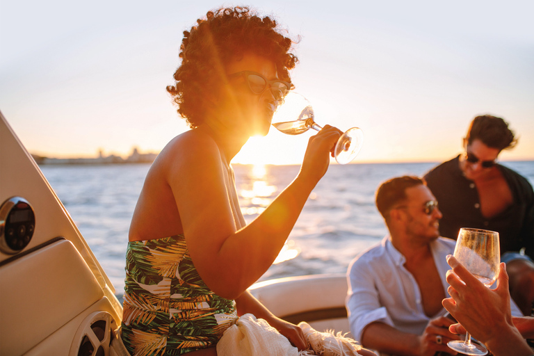 Desde Vilamoura: Experiencia en Catamarán al Atardecer