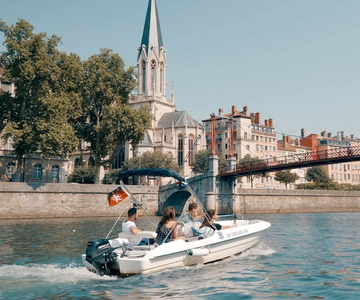 Lyon: Electric Boat Rental Without a License