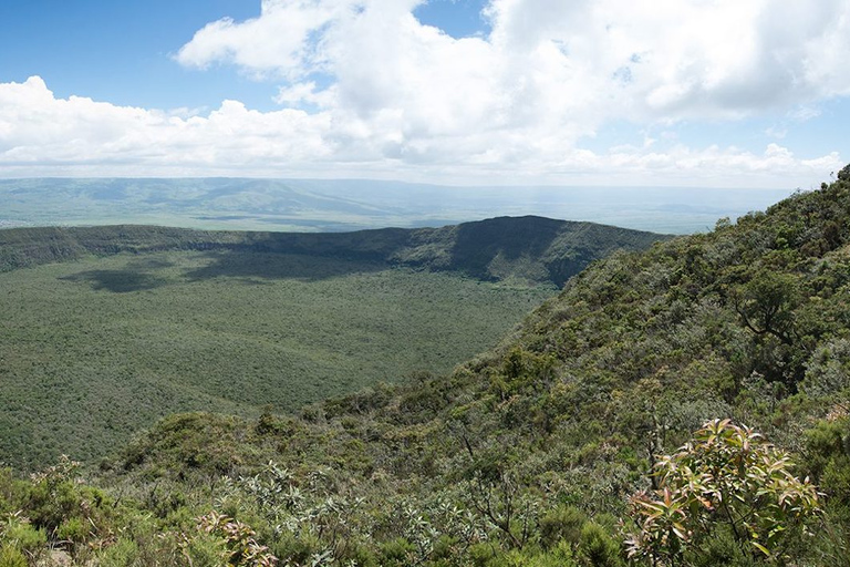 Randonnée sur le mont Longonot et promenade en bateau sur le lac Naivasha (en option)