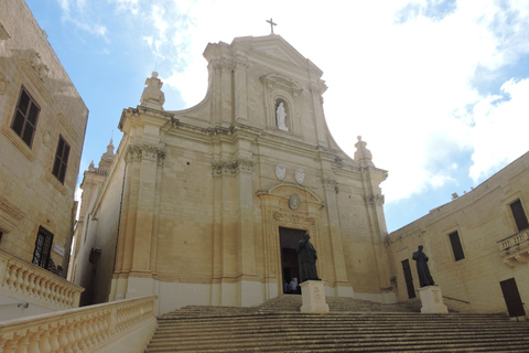 De Sliema: Cruzeiro de um dia por Gozo, Comino e a Lagoa AzulCruzeiro de 1 dia por Gozo, Comino e Lagoa Azul com viagem de ônibus