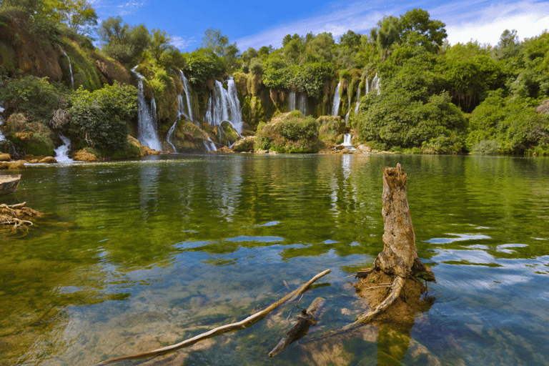 Prywatna całodniowa wycieczka: Mostar i wodospady Kravice z Du