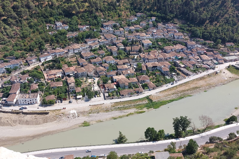 Von Tirana aus: Berat Stadtrundfahrt & WeinverkostungPrivate Stadtrundfahrt & Weinprobe in Berat