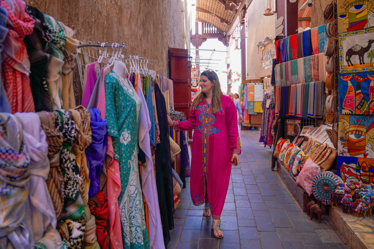 Dubai: Guided Walking Tour with Tea and Abra Water Taxi Shared Tour with English-speaking guide