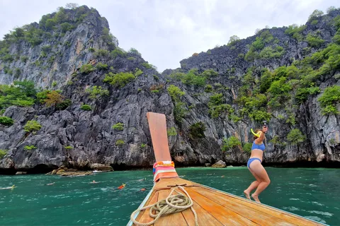 Koh Lanta: Emerald Cave & 4 Islands Snorkel Tour by Longtail