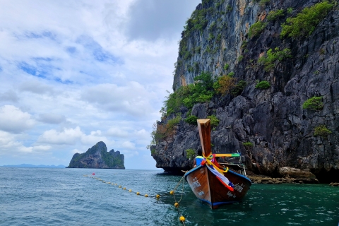 Koh Lanta: Rejs łodzią Longtail na 4 wyspy z lunchem w formie bufetuWycieczka na 4 wyspy wspólną łodzią typu longtail