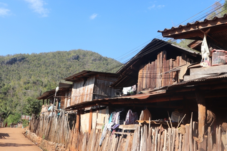 Chiang Mai: całodniowe zwiedzanie 5 górskich plemionCałodniowa wycieczka 5 Hill Tribes Trek przez lokalną ciężarówkę