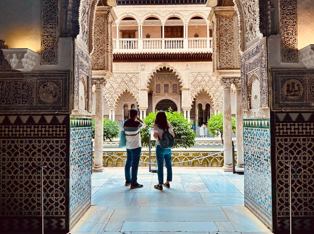 Seville: Royal Alcazar & Highlights of Seville Walking Tour