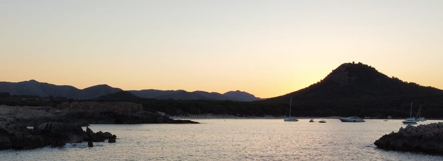 Cala Ratjada : Expérience privée de SUP au coucher du soleil avec boissons