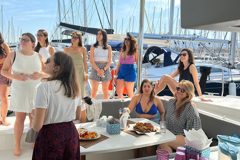 Atenas: Cruzeiro de catamarã com almoço leve e vinho