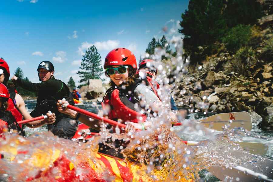 Familienfloß: Fluss-Rafting-Abenteuer für Anfänger. Foto: GetYourGuide