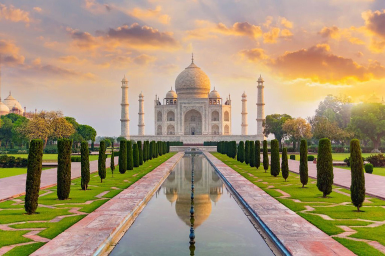 Da Nuova Delhi: tour di 2 giorni all&#039;alba e al tramonto del Taj MahalTour Con hotel 5 stelle, solo guida e auto