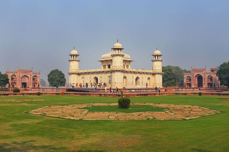 Van Delhi: 2-daagse Agra-tour met de autoTour Met alleen 5-sterrenhotel, gids en auto