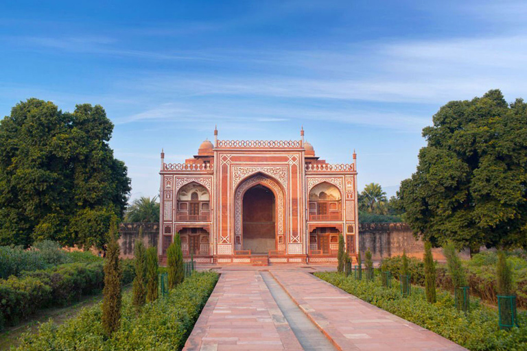 Depuis Delhi : 2 jours de visite d'Agra en voitureCircuit avec hôtel 5 étoiles, guide et voiture seulement