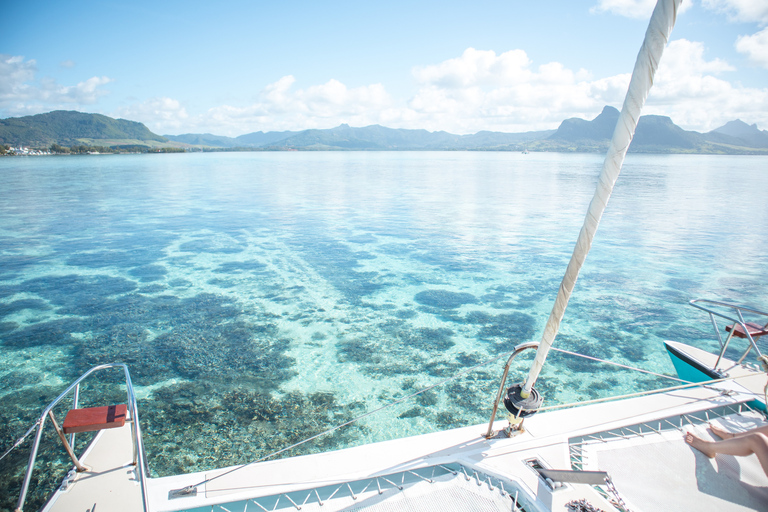 Grand Baie: privécatamarancruise en lunch op de Noordereilanden