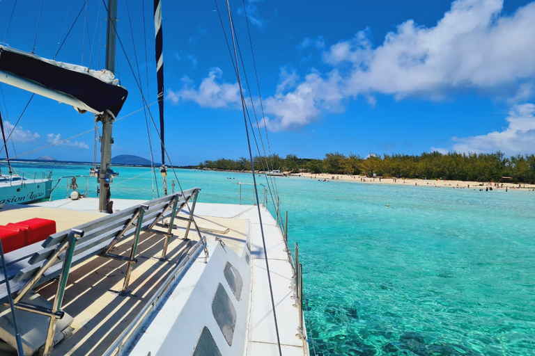 Grand Baie: privécatamarancruise en lunch op de Noordereilanden