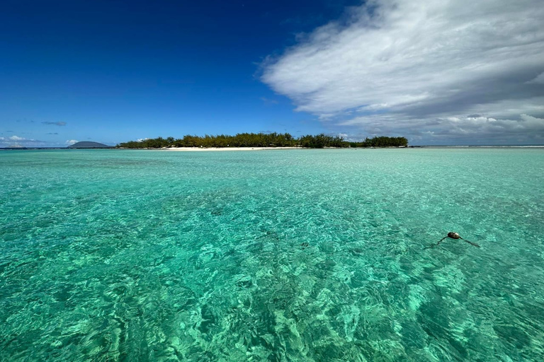 Grand Baie: privécatamarancruise en lunch op de Noordereilanden