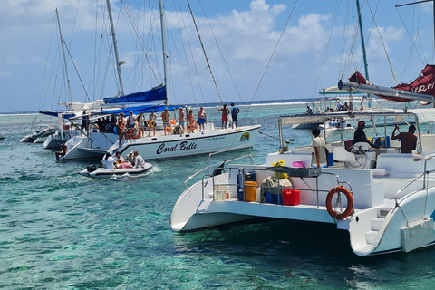 Grand Baie: privécatamarancruise en lunch op de Noordereilanden