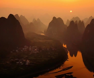 Yangshuo/Guilin: Hele of halve dag zonsopgang op de Xianggong heuvel