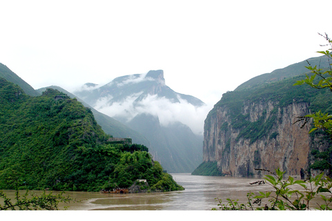 4D3N Yangtze River Victoria Cruise: Chongqing to Yichang Executive Suite