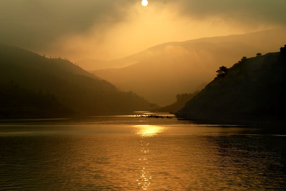 Яншо китай. Древний китай река хуанхэ. Солнце встает над рекой хуанхэ китайцы. Закат над равниной. Хуанхэ желтая река.