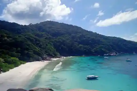 Khao Lak/Phuket : Similan en SpeedCatamaran 16 personnes MAXIMUM
