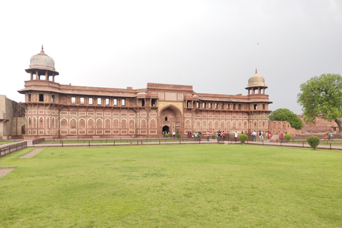 De Délhi: Passeio ao Taj Mahal no trem Gatimaan - Almoço em hotel 5 estrelasDe Délhi: Excursão em um ônibus de trem de 1ª classe com tudo incluído