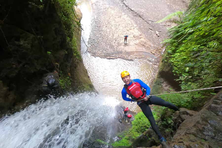 Bali: Gitgit Canyon Canyoning Trip mit Frühstück und Mittagessen. Foto: GetYourGuide Bali: Gitgit Canyon Canyoning Trip mit Frühstück und Mittagessen. Foto: GetYourGuide