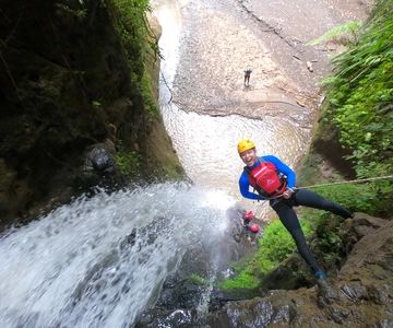 Bali: Gitgit Canyon Canyoning Trip with Breakfast and Lunch