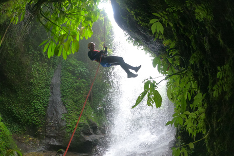 Alam Canyon Natural Rock Canyoning AbenteuerNaturfelsen Canyoning Abenteuer