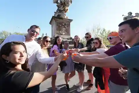 Rome : Visite guidée à pied en soirée avec cocktails et guide régional