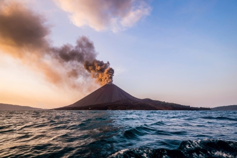 From Jakarta : Explore Krakatau Volcano Tour (de) 57106