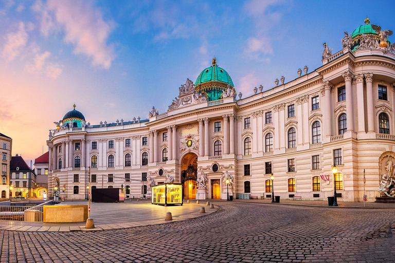 Private sightseeing transfer Prague - Vienna