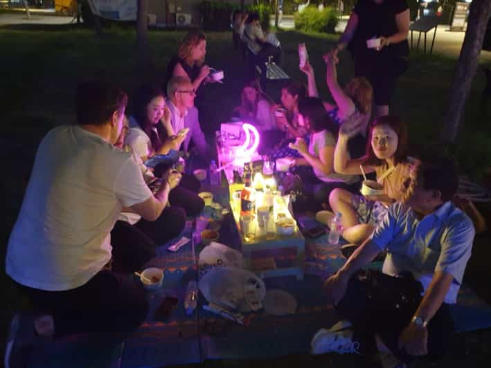 Сеул: ночной круиз с гидом по реке Ханган и пикник в парке Ханган ...