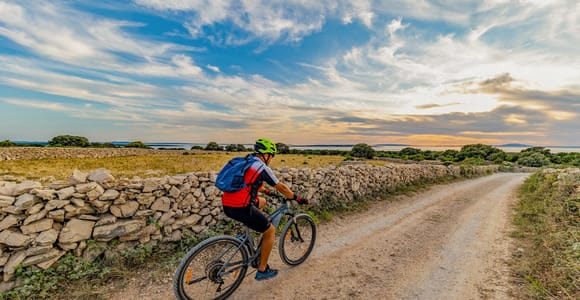 Von Novalja aus: Kolanjsko Blato, Kolan, und Mandre Radtour
